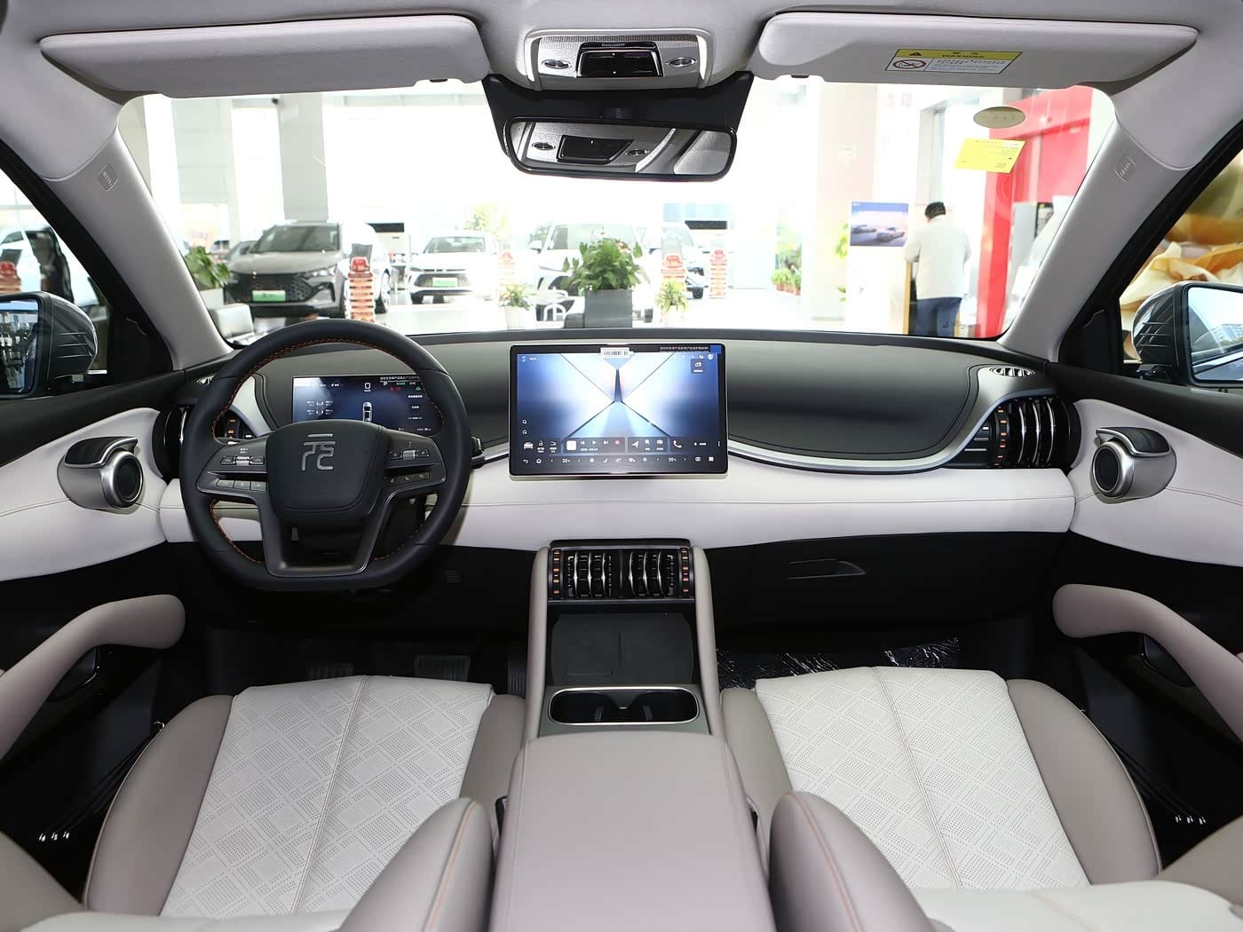 Interior claro BYD Yuan Plus